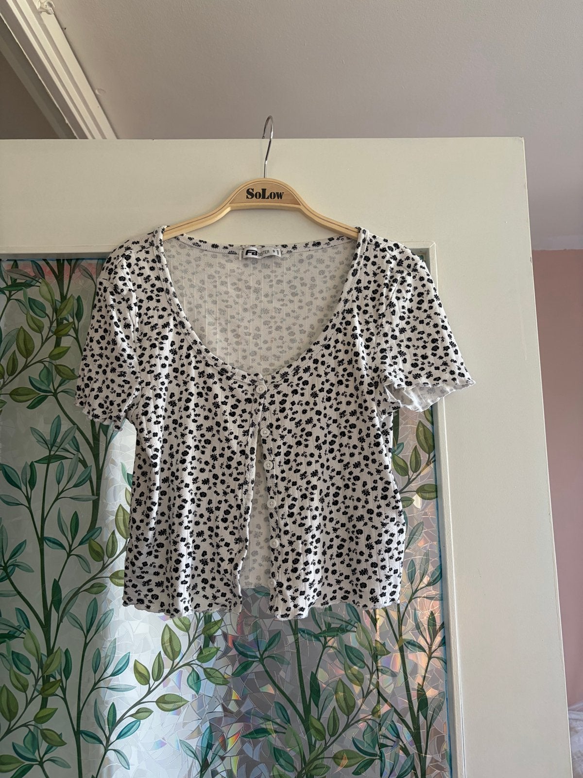 Leuke crop top met knoopjes van FB Sister (New Yorker), Ophalen, Wit, Korte mouw, Maat 36 (S)