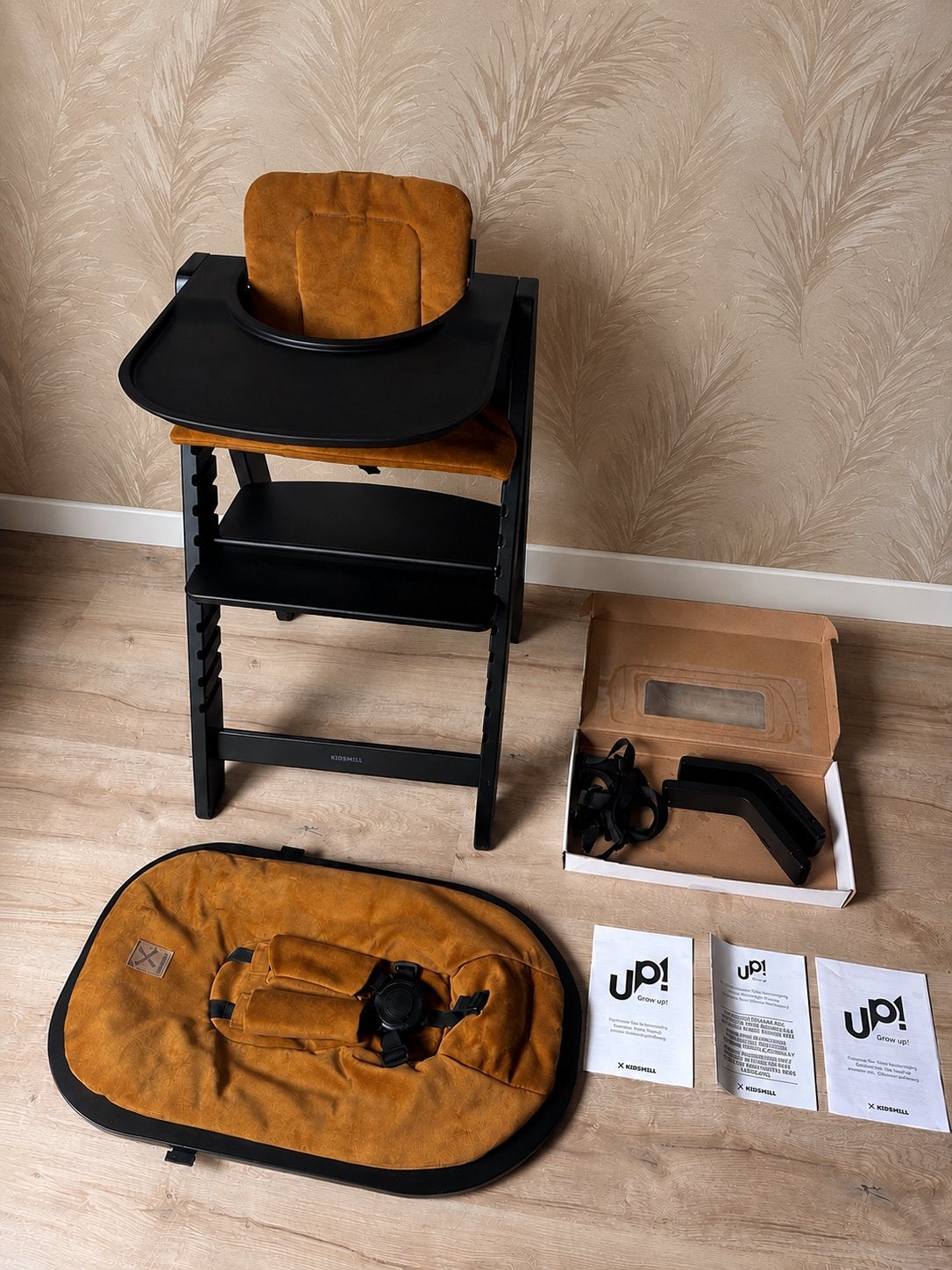 Kidsmill Kinderstoel zwart met babyset en newbornset Gold, Ophalen, Gebruikt, Meegroeistoel