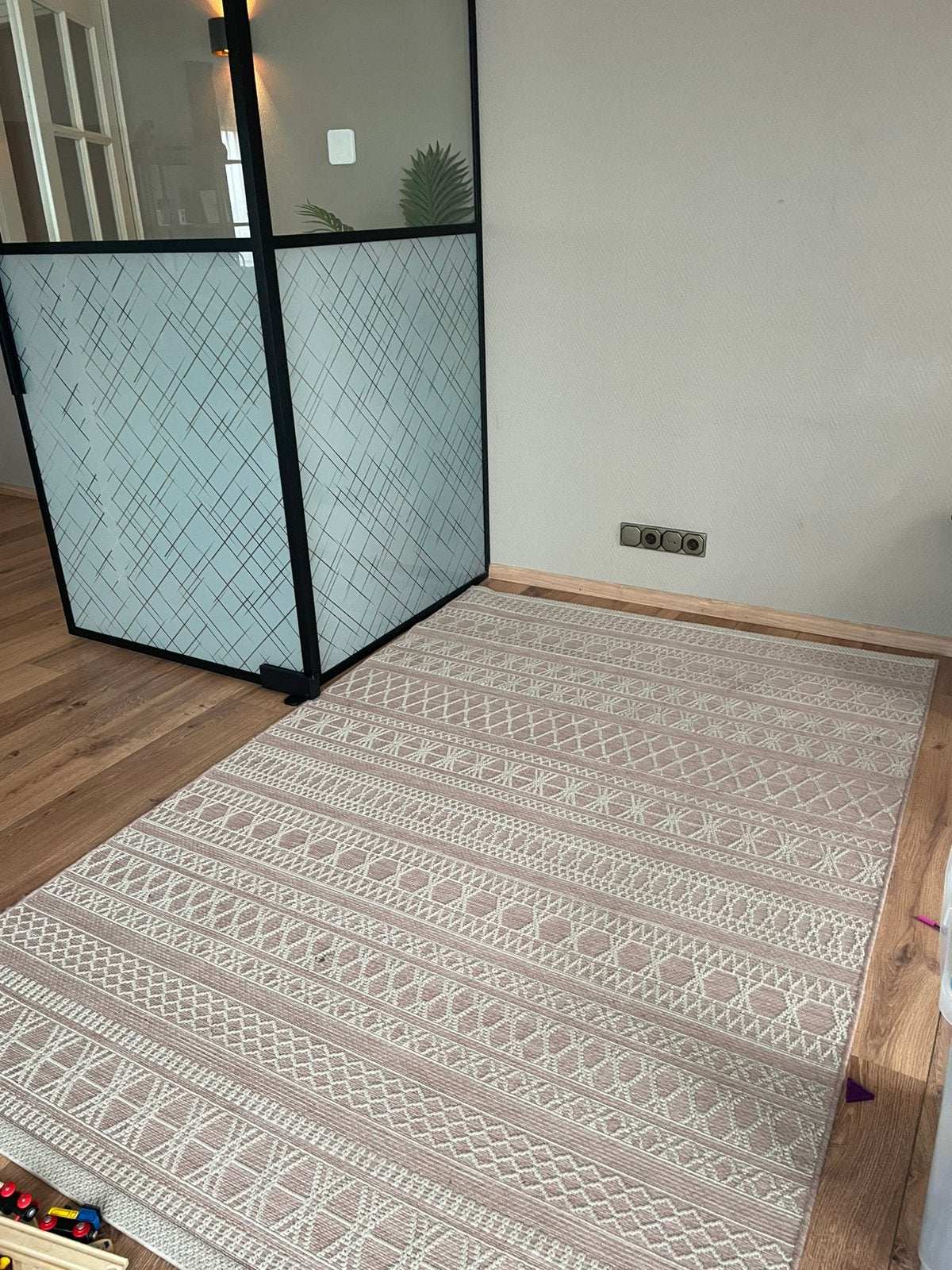 Roze vloerkleed 155x 230 cm, Ophalen of Verzenden, Zo goed als nieuw, Rechthoekig, 200 cm of meer