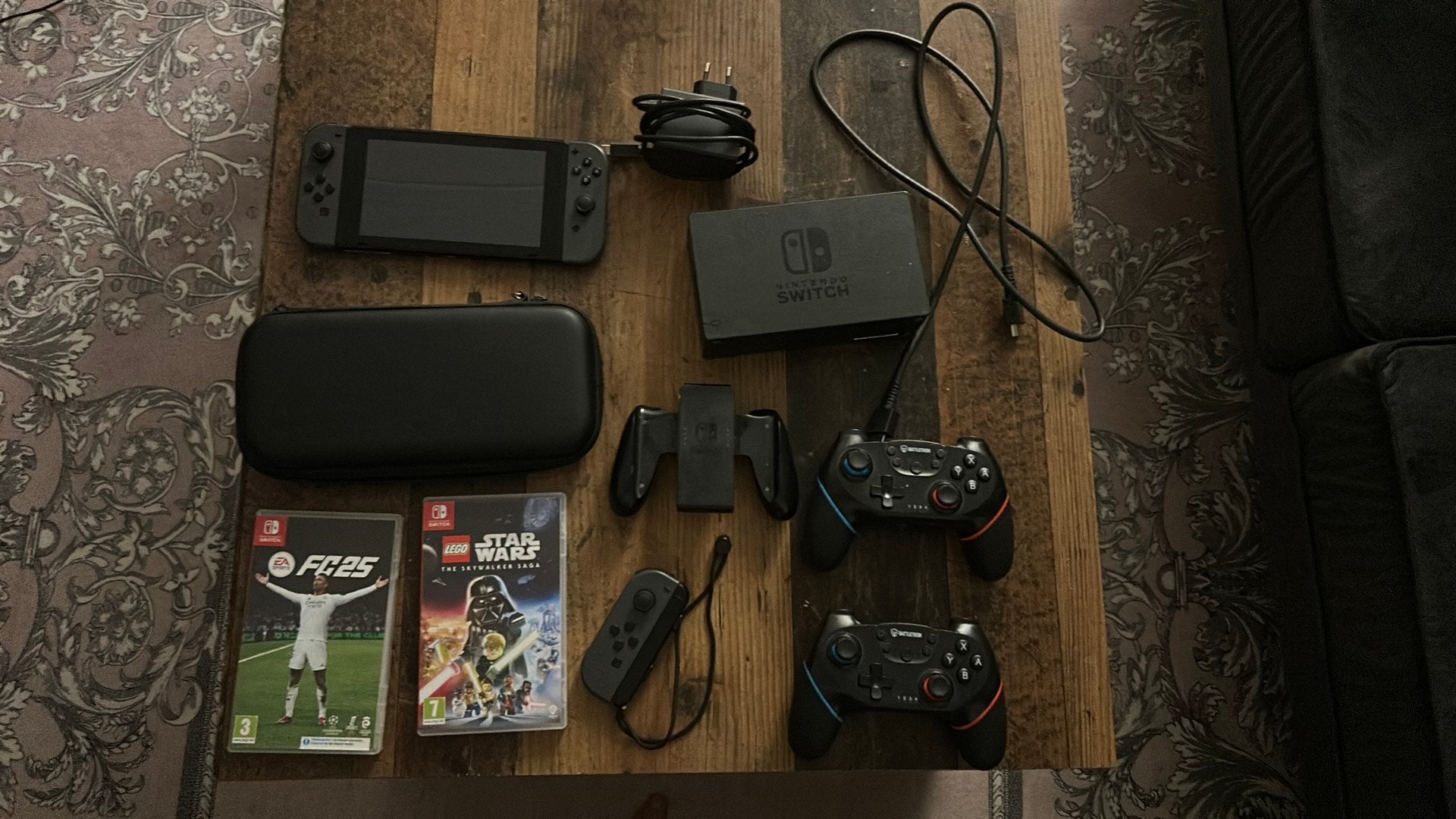 Compleet Nintendo switch 1 te koop met allemaal spullen, Spelcomputers en Games, Spelcomputers | Sony PSP, Ophalen of Verzenden