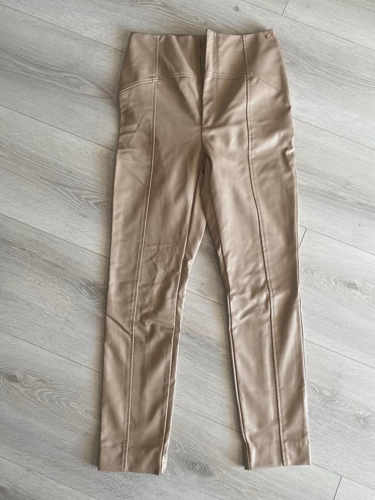 Josh V vegan leather broek mt M, Maat 38/40 (M), Beige, Ophalen of Verzenden, Zo goed als nieuw