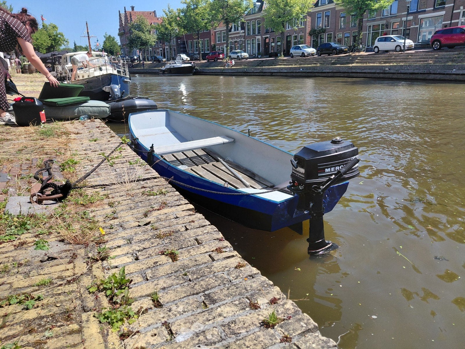 Mooie nette schouw met 4 pk mercury, Watersport en Boten, Sloepen, Grachtenboot, Benzine, Staal, Buitenboordmotor, Ophalen