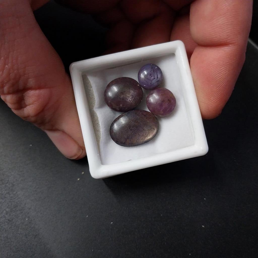 4 grote saffieren en robijn cabochons ab101, Ophalen of Verzenden