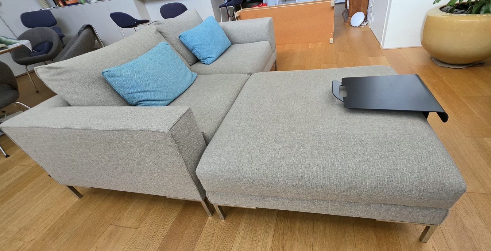 Design on Stock Aikon lounge bank met hocker en kussens, Ophalen, Gebruikt, Tweepersoons, 75 tot 100 cm
