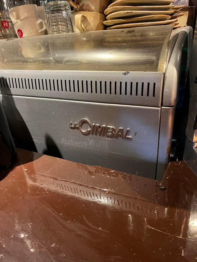Professionele La Cimbali Koffie/Espresso Machine, Gebruikt, Espresso apparaat, 10 kopjes of meer, Koffiebonen