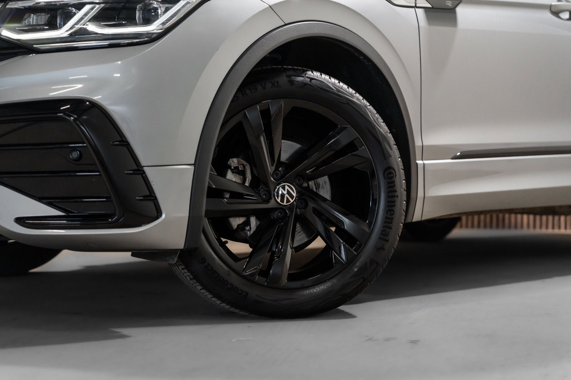 Volkswagen Tiguan Allspace 1.5 TSI R-Line DSG + 7p. Pano IQ, Auto's, Dealer onderhouden, 4 cilinders, 150 pk, 7 stoelen
