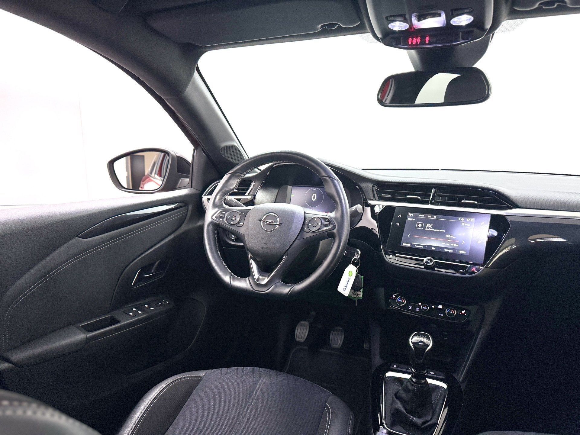 Opel Corsa 1.2 Elegance / Pano / Camera / Stuur+stoelverwarm, Auto's, Gebruikt, Met garantie (alle), 49 €/maand, Handgeschakeld