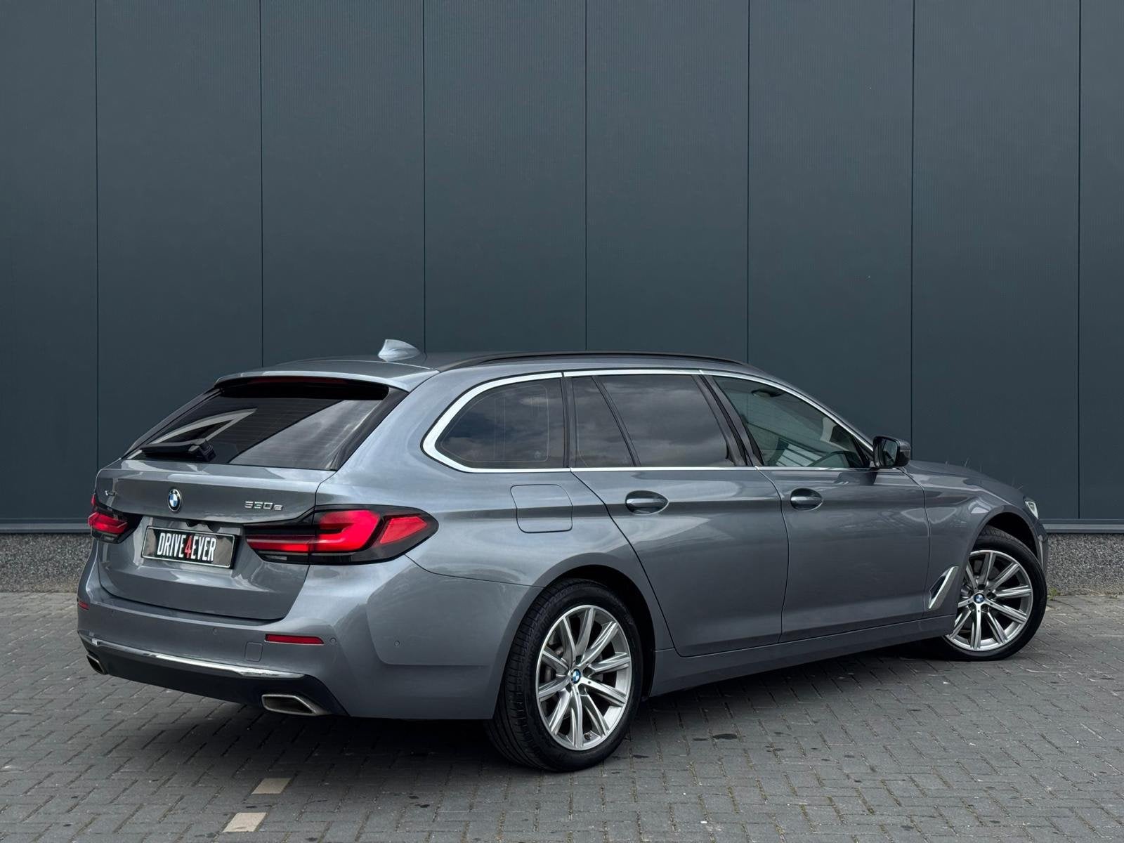 BMW 5-serie Touring 530e High Executive NAVI | LEDER | LED |, Auto's, BMW, Automaat, 1998 cc, Gebruikt, Zwart