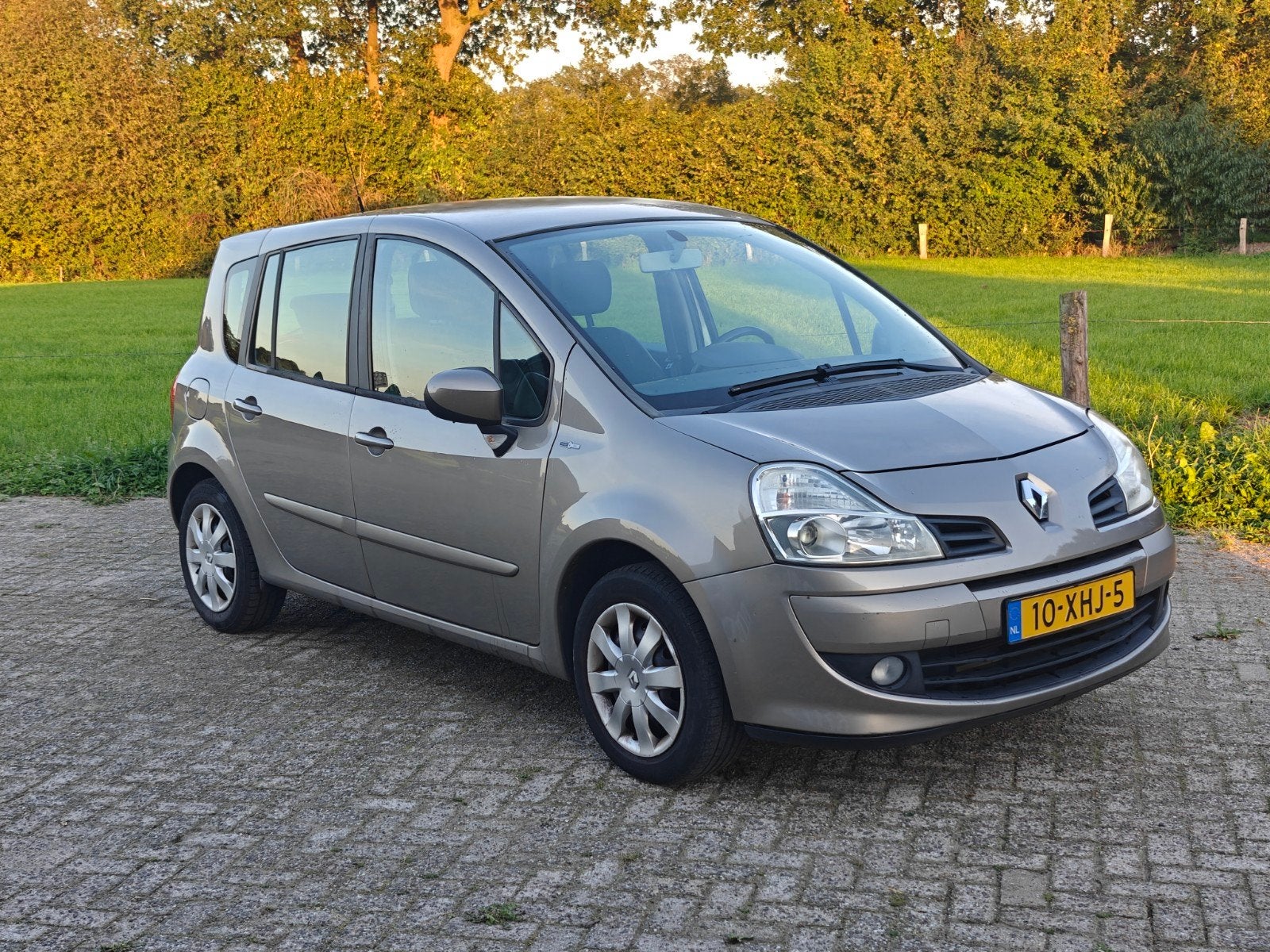 Renault Grand Modus | Night and Day | 1.6 16V AUT 2012, Parkeersensor, Zwart, 4 cilinders, Bruin