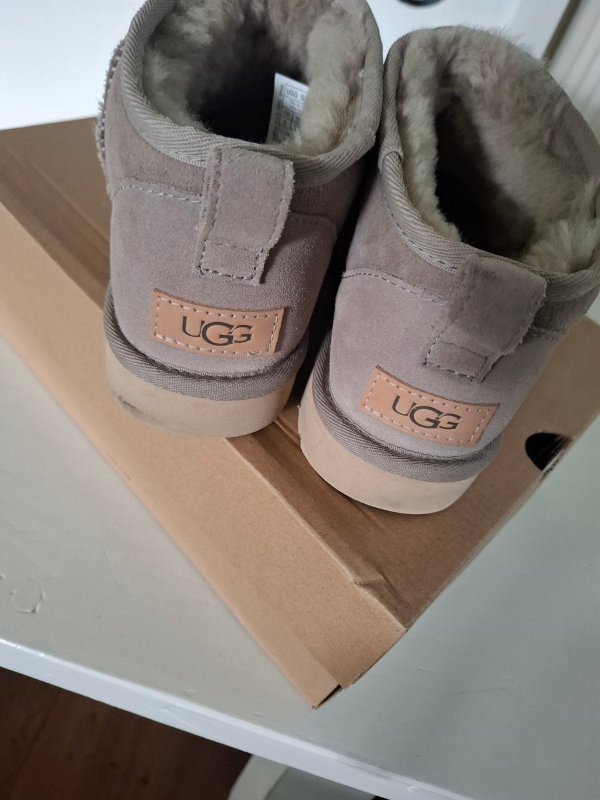 Originele Ugg taupe/grijs, UGG, Overige typen, Ophalen of Verzenden, Zo goed als nieuw