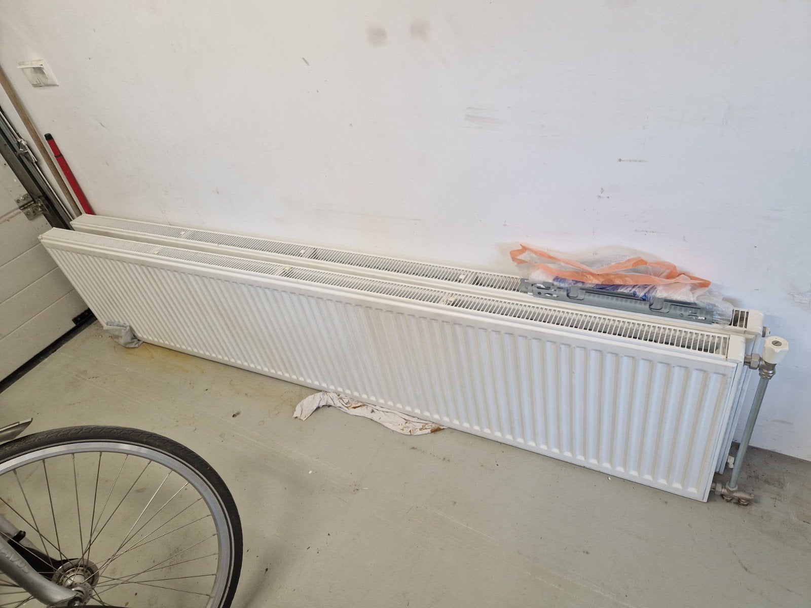 2 Radiatoren van 240 cm x 50 cm - Zo goed als nieuw, Ophalen, 30 tot 80 cm, Radiator, 150 cm of meer