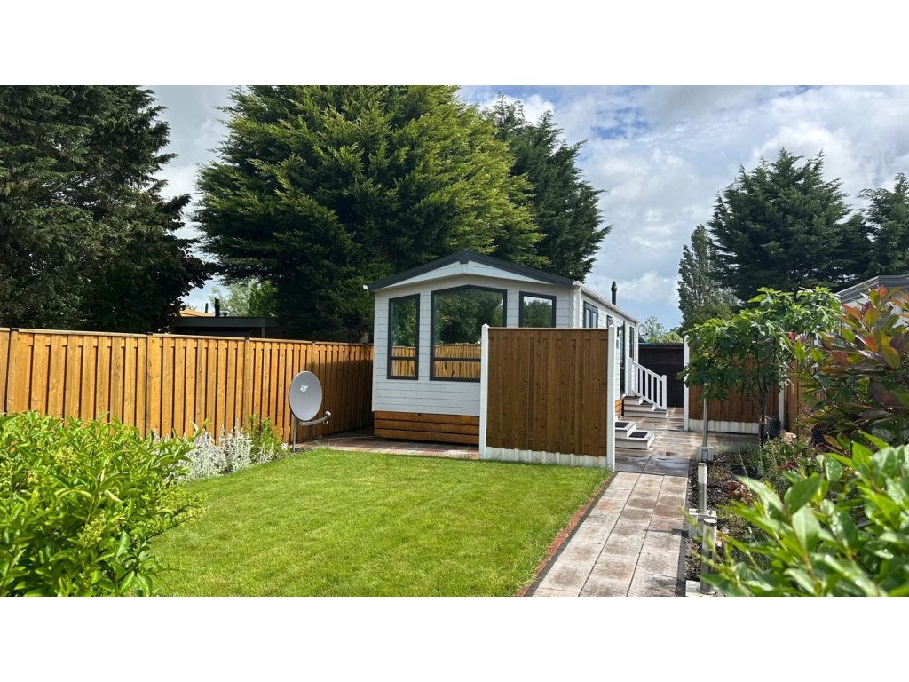 Chalet met eigen grond te koop in Opmeer,Noord-Holland!R#52R, Tot en met 4
