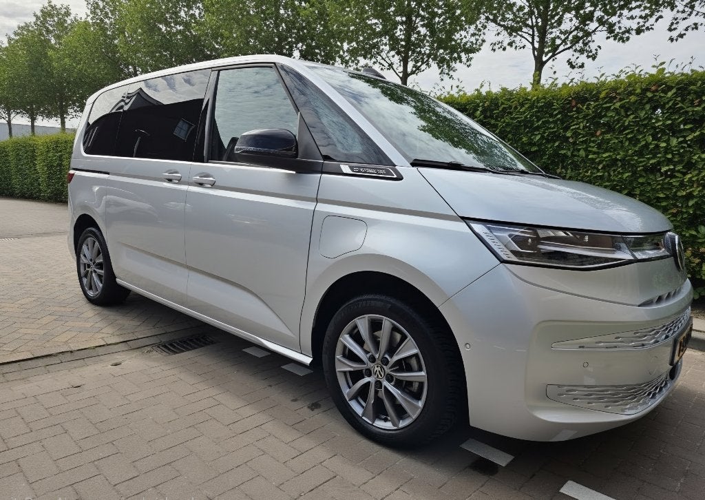 Volkswagen Multivan T7 eHybrid Energetic 2023 8zits/trekhaak, Dealer onderhouden, Stof, 4 cilinders, 2000 kg