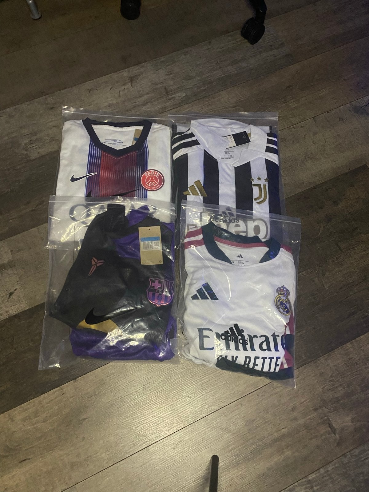 Voetbaltenues: FC Barcelona, PSG, Juventus, Real Madrid, Maat 38/40 (M), Meerkleurig, Overige typen, Nieuw