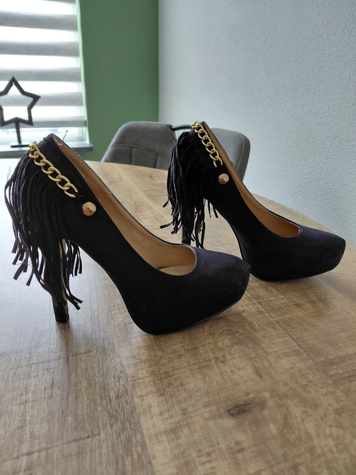 Mooie zwarte higt heels maat 37, Kleding | Dames, Schoenen, Ophalen of Verzenden, Gedragen, Zwart, Schoenen met hoge hakken
