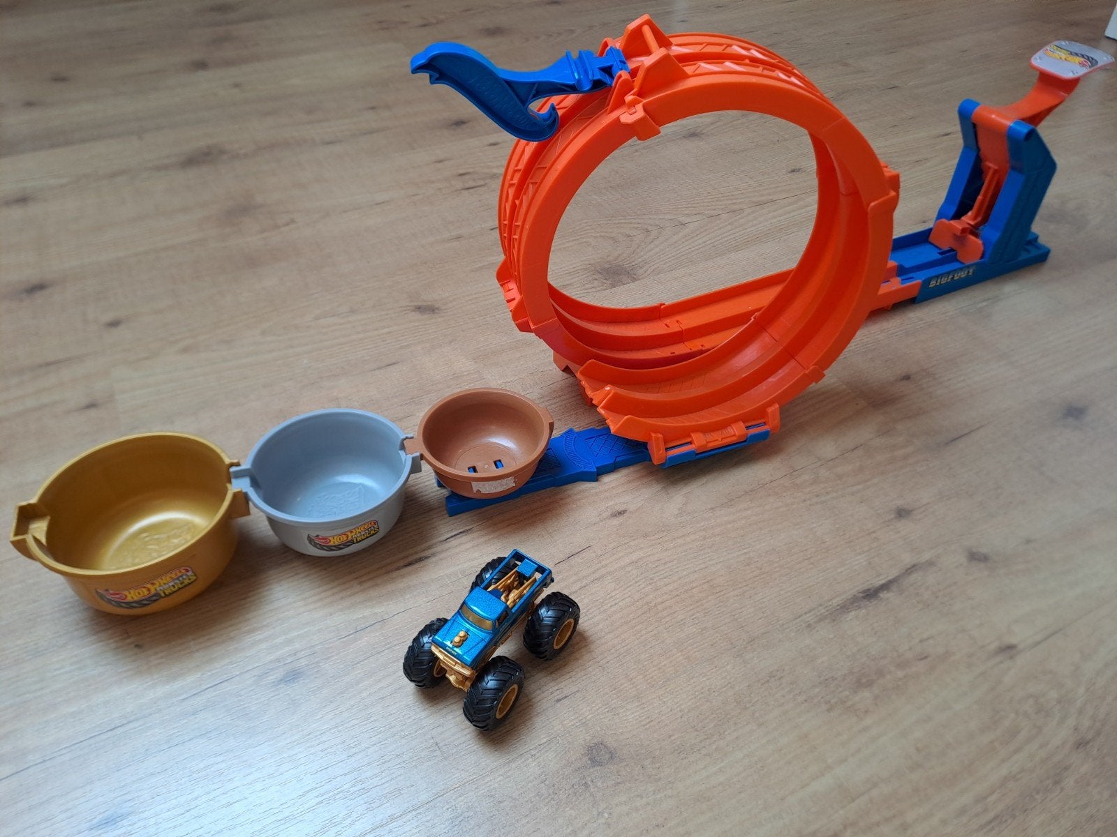 Hot Wheels Monster Trucks baan - inklapbaar en veelzijdig, Kinderen en Baby's, Speelgoed | Speelgoedvoertuigen, Ophalen of Verzenden