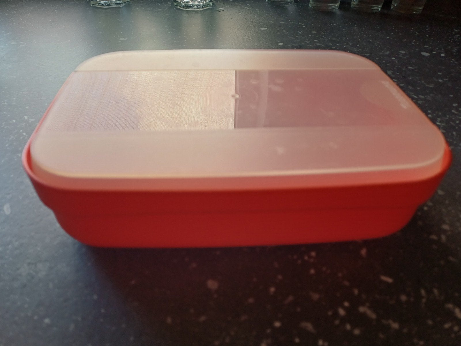TUPPERWARE BEWAARDOOS 700 ml ZGAN, Bewaardoos, Ophalen of Verzenden, Zo goed als nieuw, Met deksel