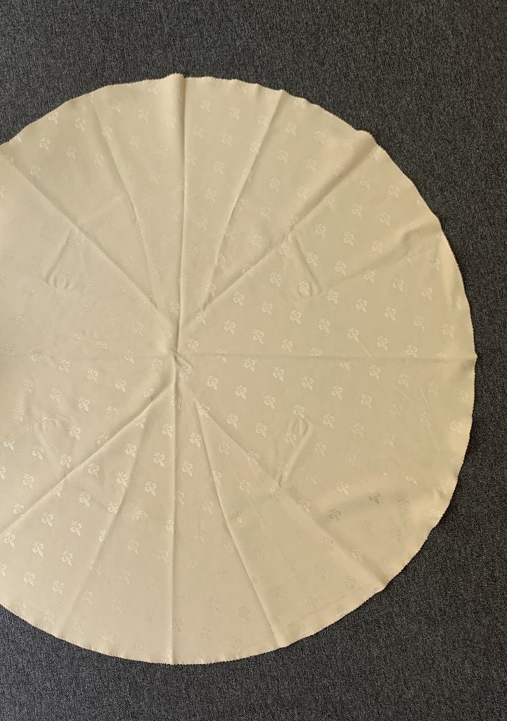 tafelkleed, rond kleed, zacht geel damast? kleedje met glans, Geel, Rond, Ophalen of Verzenden, 100 tot 150 cm
