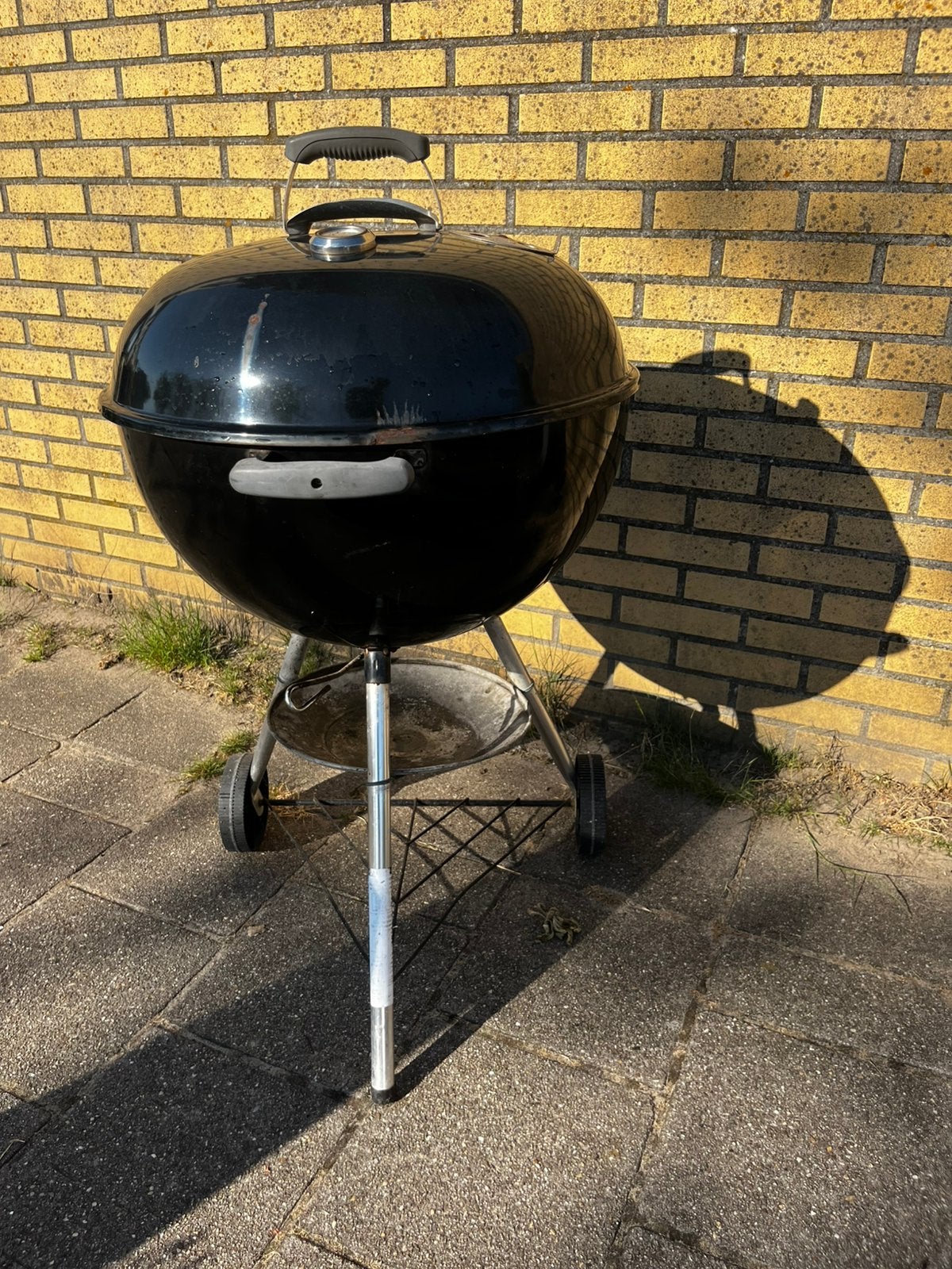 Weber 57 cm Kettle barbecue, Ophalen, Gebruikt, Met accessoires