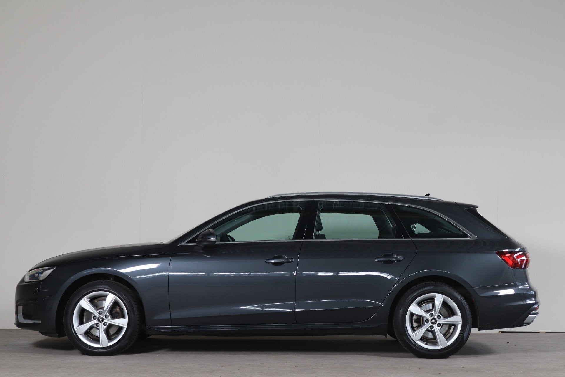 Audi A4 Avant 35 TFSI Advanced Edition NL-Auto! Apple Car-Pl, Stof, Gebruikt, Euro 6, 4 cilinders