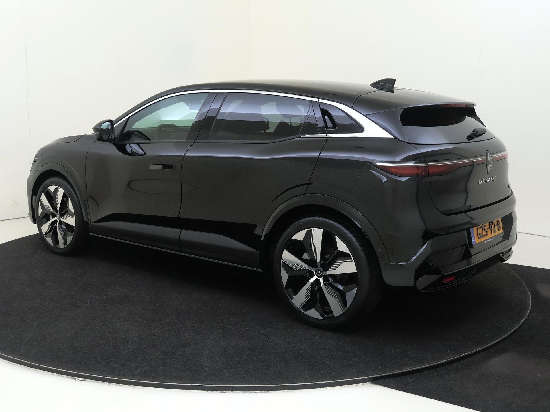 Renault Megane E-Tech comfort range techno 60 kWh | Pack win, Auto's, Dealer onderhouden, Automatische klimaatregeling, Zwart