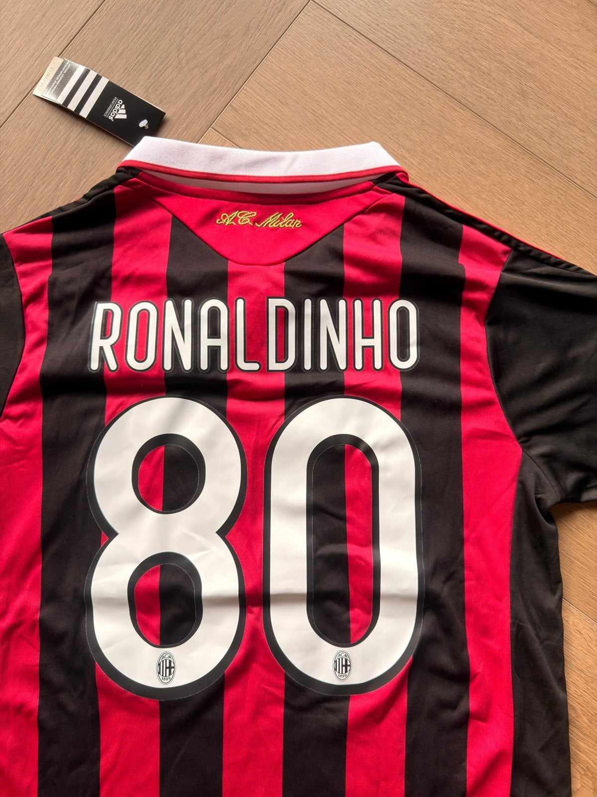 AC Milan CL Thuisshirt Ronaldinho 80 - Nieuw met labels, Sport en Fitness, Voetbal, Maat M, Ophalen of Verzenden, Nieuw, Shirt