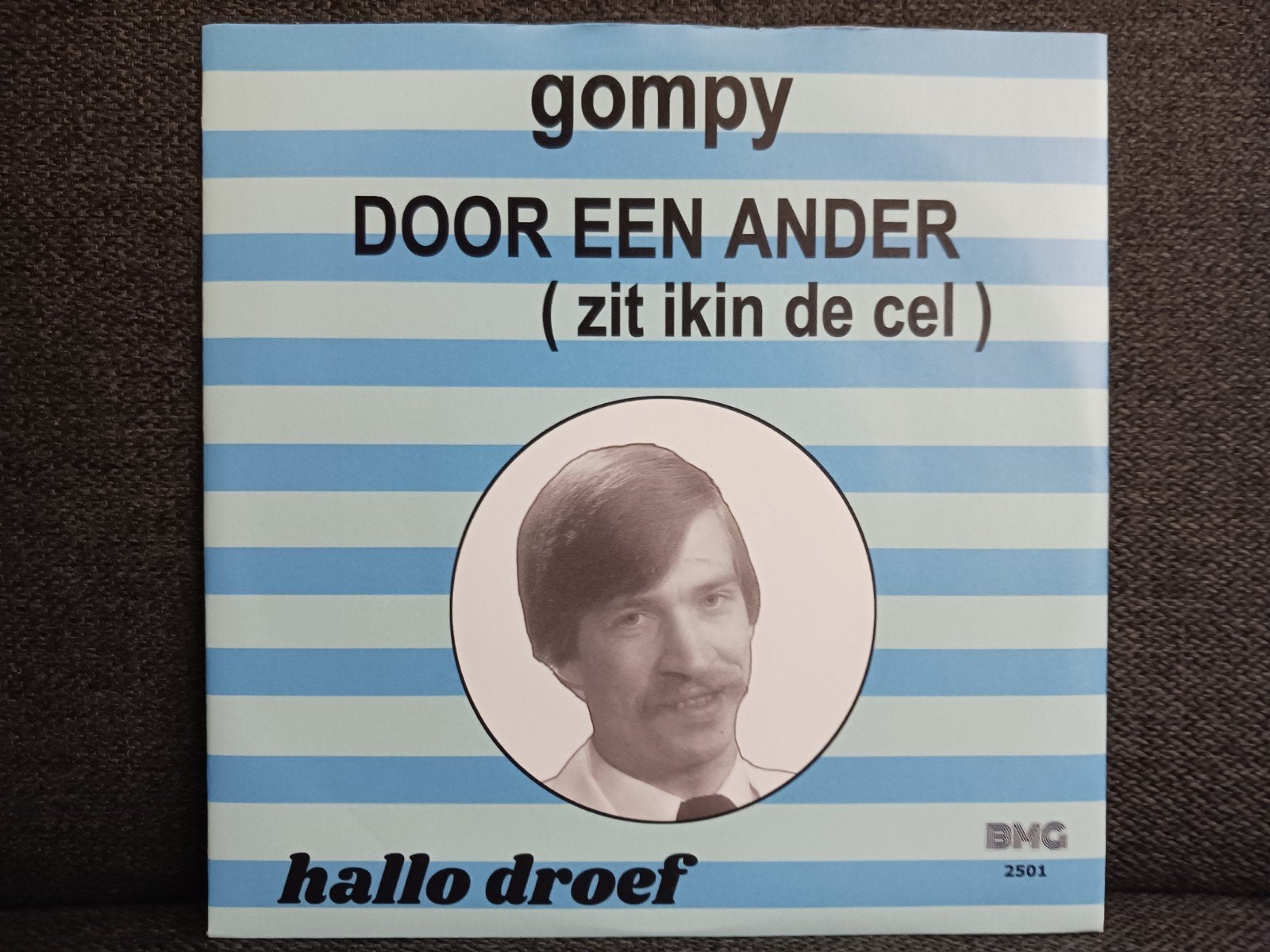 Gompy - Door een ander zit ik in de cel, 7 inch, Ophalen of Verzenden, Zo goed als nieuw, Levenslied of Smartlap