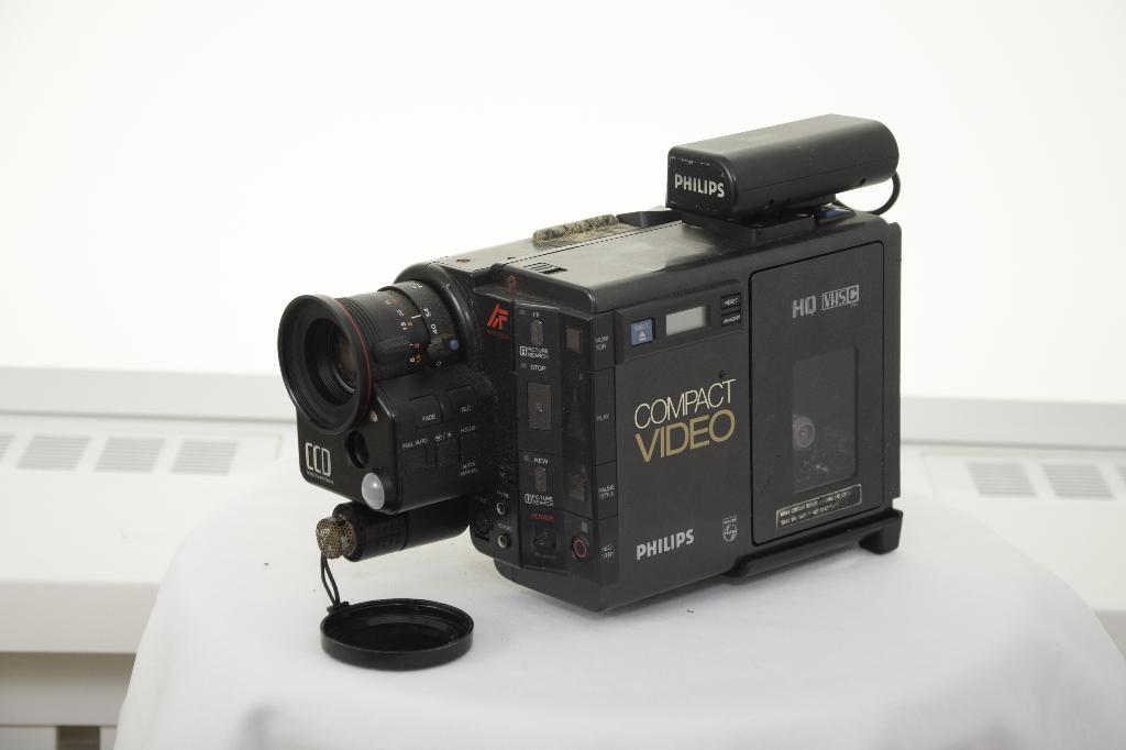Philips VKR6830 VHS-C Camcorder – Vintage Analoge Video, Audio, Tv en Foto, Videocamera's Analoog, Ophalen of Verzenden, (Video)band