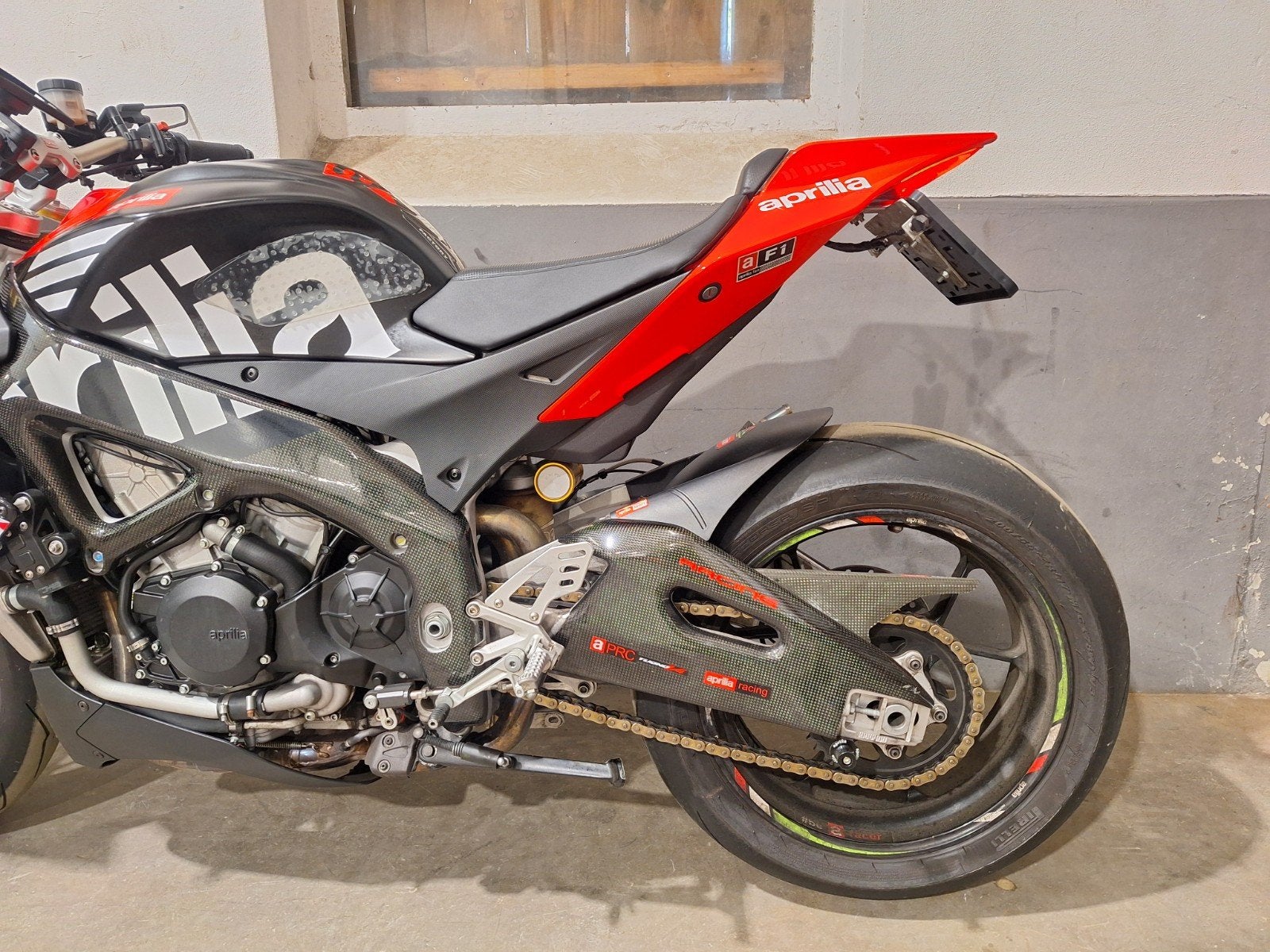 Foto 19 van DIKSTE Aprilia Tuono V4 APRC Hyper Naked carbon RSV4 MT09