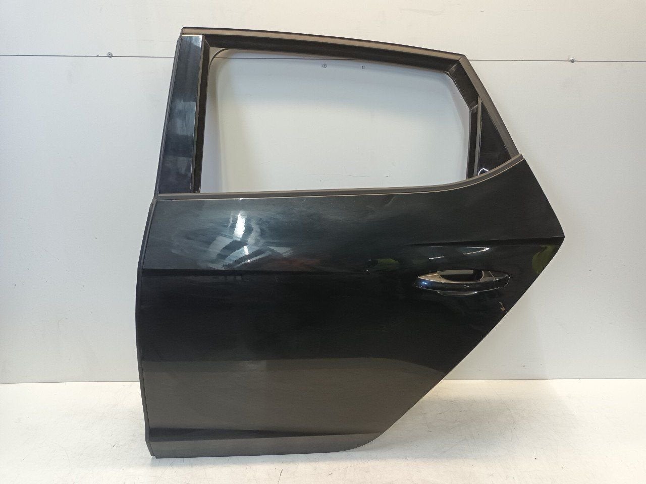 Portier links achter Seat Leon, Onderdelen@venauto.nl, Van der Ven Autorecycling B.V., Gebruikt, Ettenseweg 76, 4706 PB Roosendaal, The Netherlands