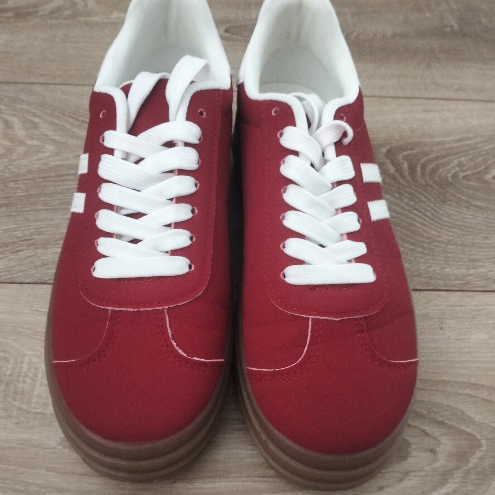 Rode dames sneaker met witte details mt 38 zgan me, Ophalen of Verzenden, Rood, Sneakers of Gympen, Zo goed als nieuw