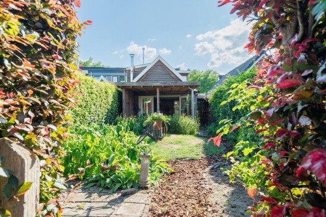 Gezinshuis met 4 slaapkamers en kantoor in Warnsveld/Zutphen, 200 tot 500 m², Gelderland, Hoekwoning, Warnsveld