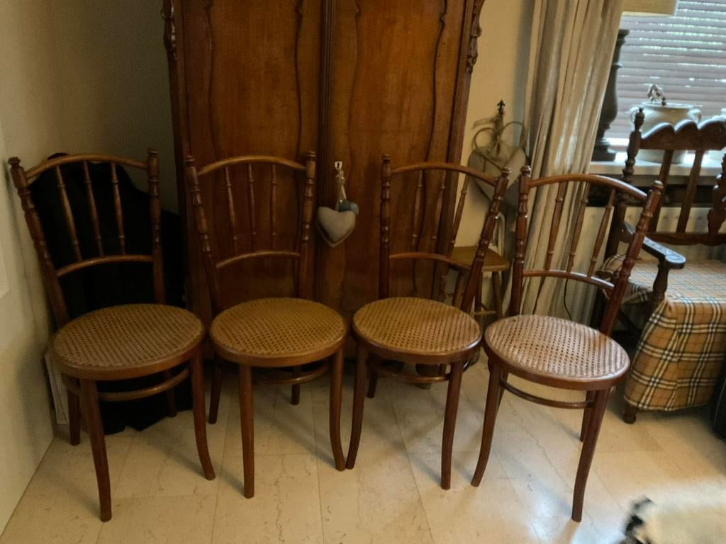 Thonet stoelen 4 stuks Hollands van €155,- * nu voor € 85.-, Ophalen