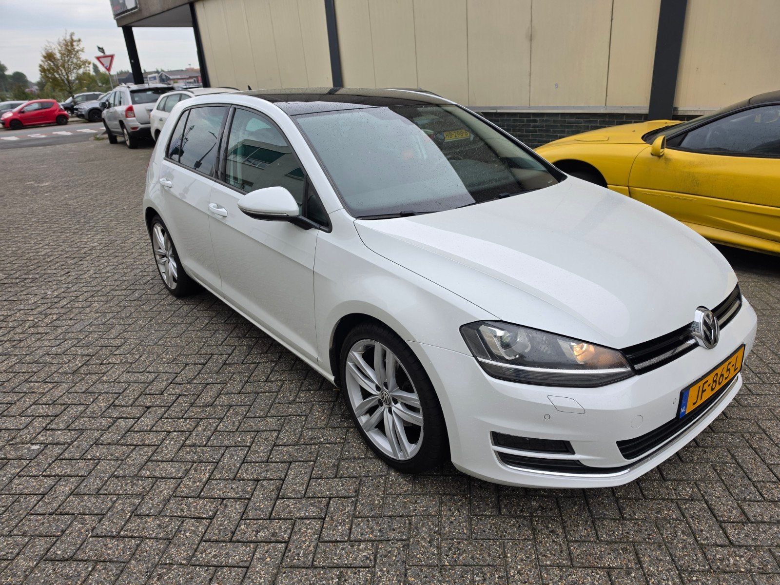 Volkswagen Golf 1.4 TSI 125pk 7-DSG 5D 2016 Wit, 125 pk, 4 cilinders, Alcantara, Wit