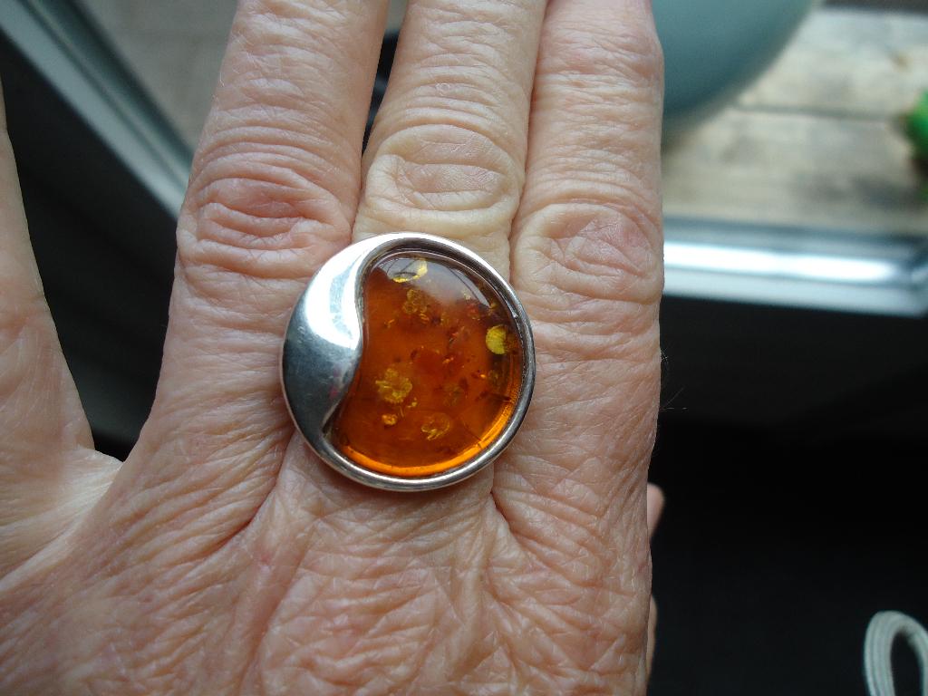 mooie echt zilveren grote ring met amber/ barnsteen mt 17, Sieraden, Tassen en Uiterlijk, Ringen, Ophalen of Verzenden, Zo goed als nieuw