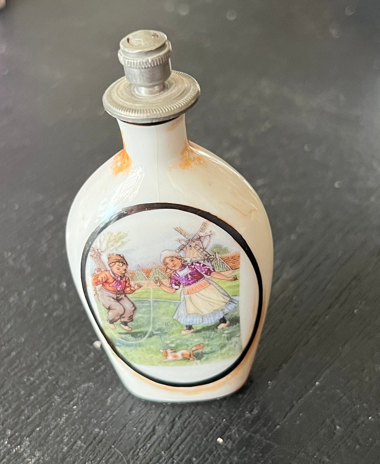 Antiek PORSELEIN PARFUMFLESJE hollands tafereel, Verzamelen, Parfumverzamelingen, Verzenden, Zo goed als nieuw, Parfumfles