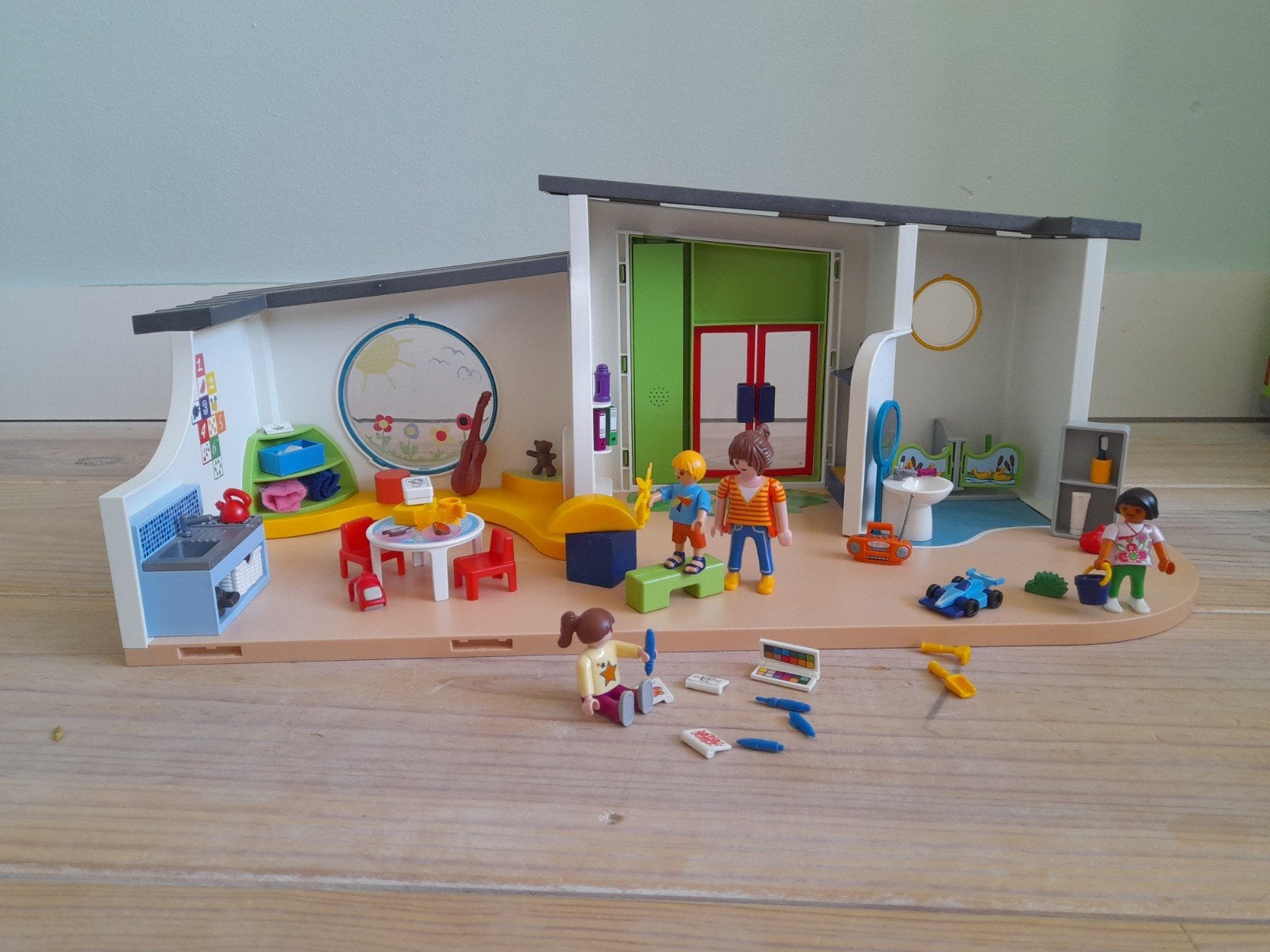 Playmobil Kinderdagverbijf de regenboog (71601), Ophalen of Verzenden, Zo goed als nieuw, City life, Complete set