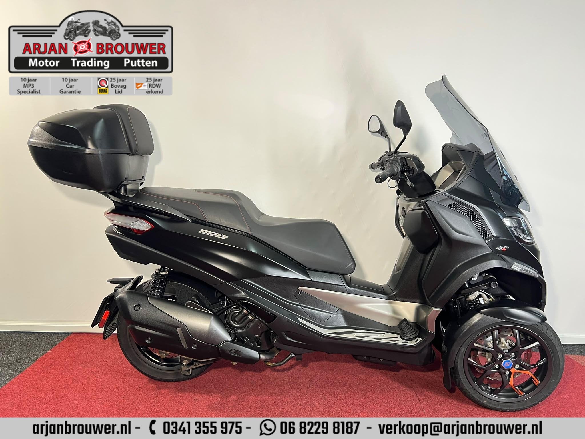 Piaggio MP3 530 HPE Exclusive, Handvatverwarming, Piaggio Vespa B.V., Minervum 7272
4817 ZM  Breda, NL, Customer_service@piaggio.com