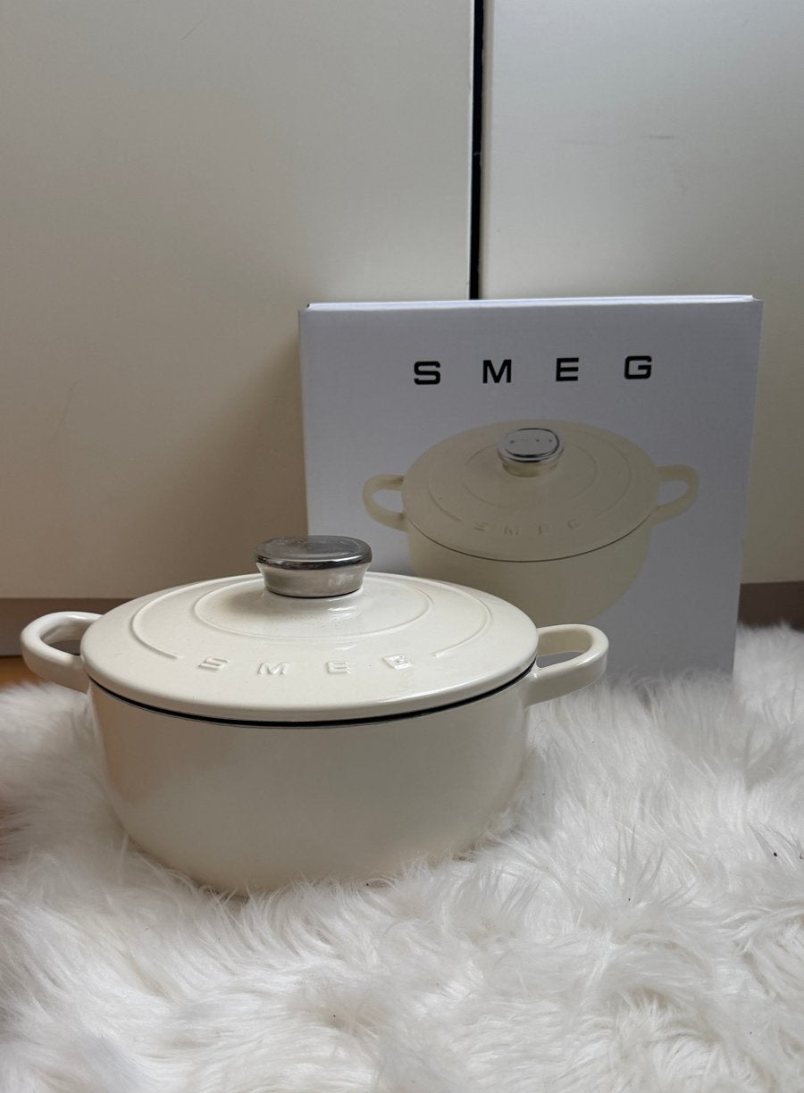 Nieuwe Smeg Gietijzeren Braadpan - Crème, Huis en Inrichting, Keuken | Potten en Pannen, Ophalen of Verzenden, Nieuw, Gietijzer