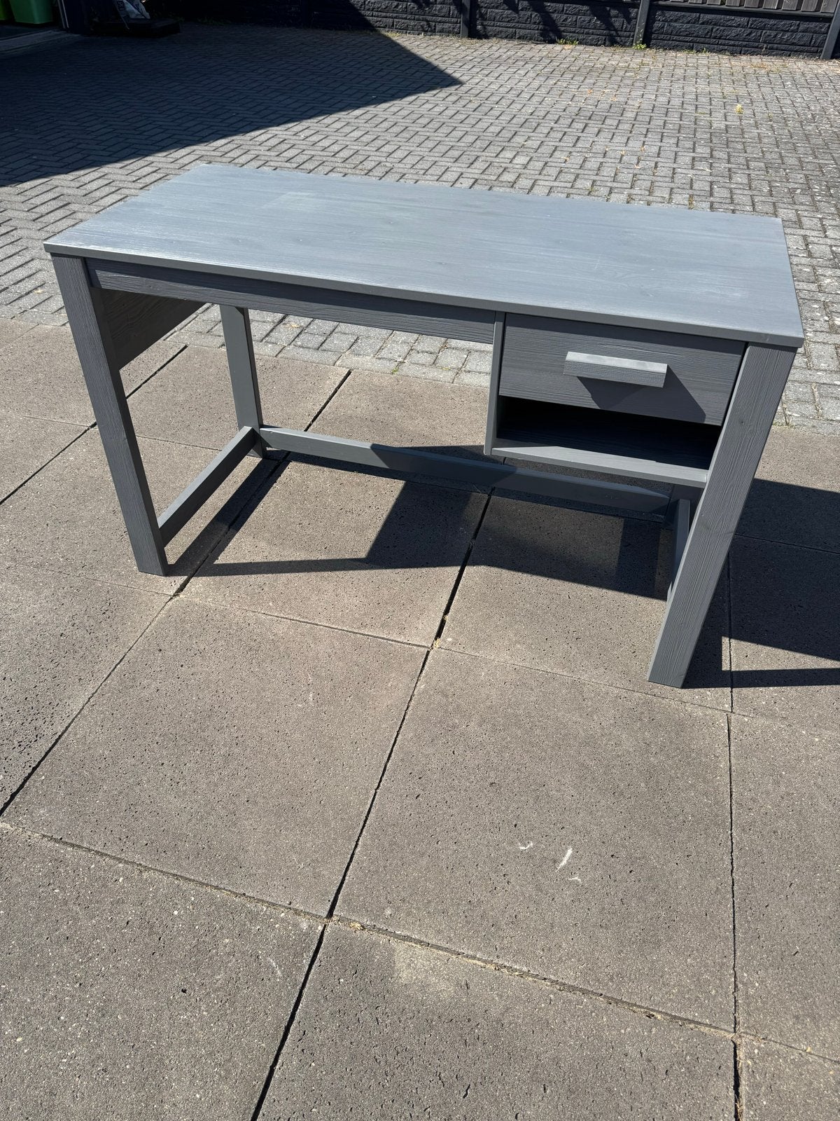Grijs houten bureau met lade, Ophalen, Zo goed als nieuw, Overige merken, Grijs