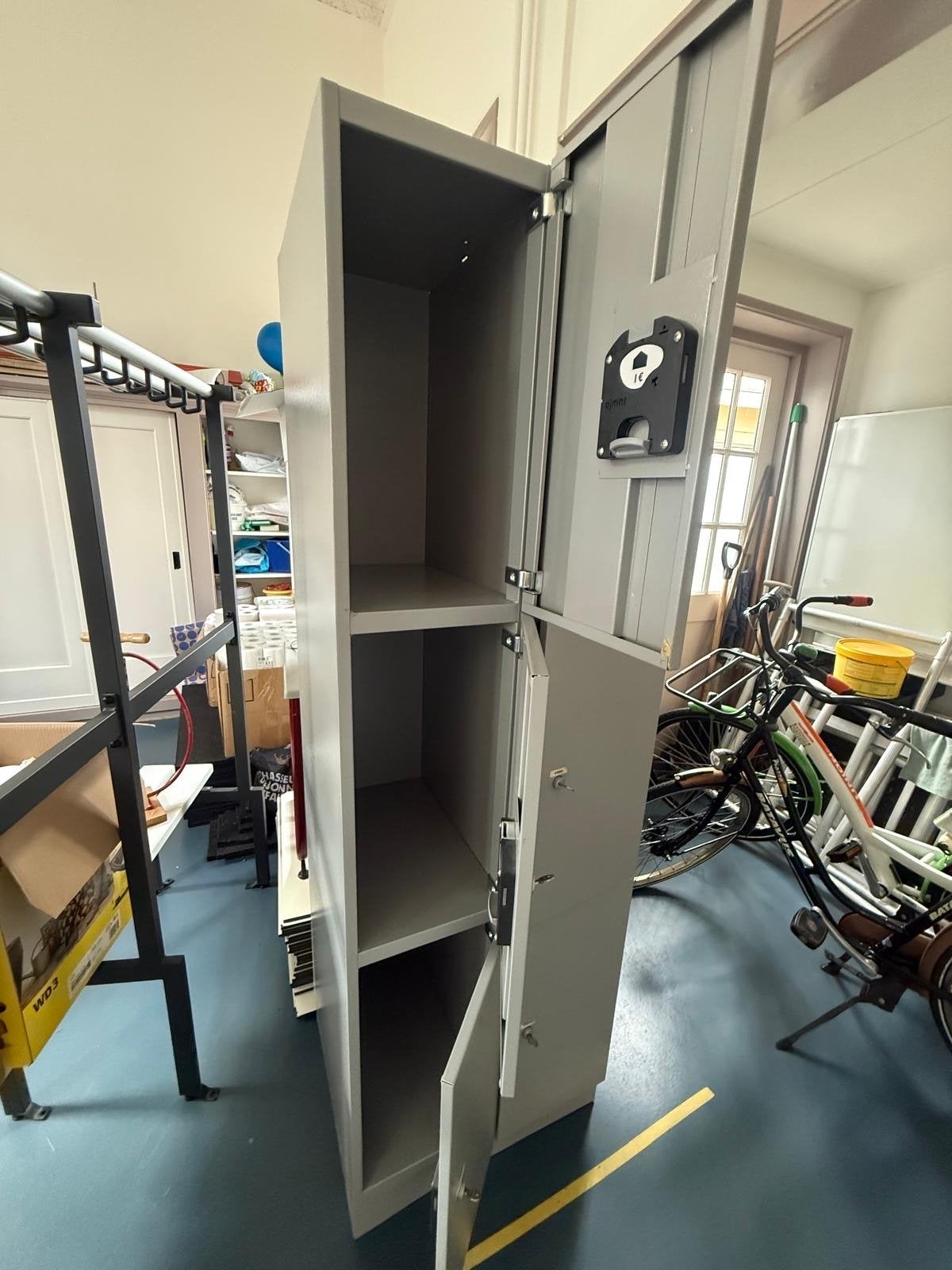 2 Lockers met sleutels en muntinworp, Ophalen, Zo goed als nieuw