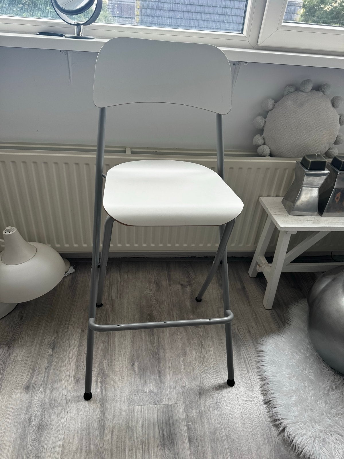 IKEA Franklin barkruk wit/grijs - Zithoogte 73cm, Huis en Inrichting, Barkrukken, Ophalen, Gebruikt, Met voetsteun, Hout