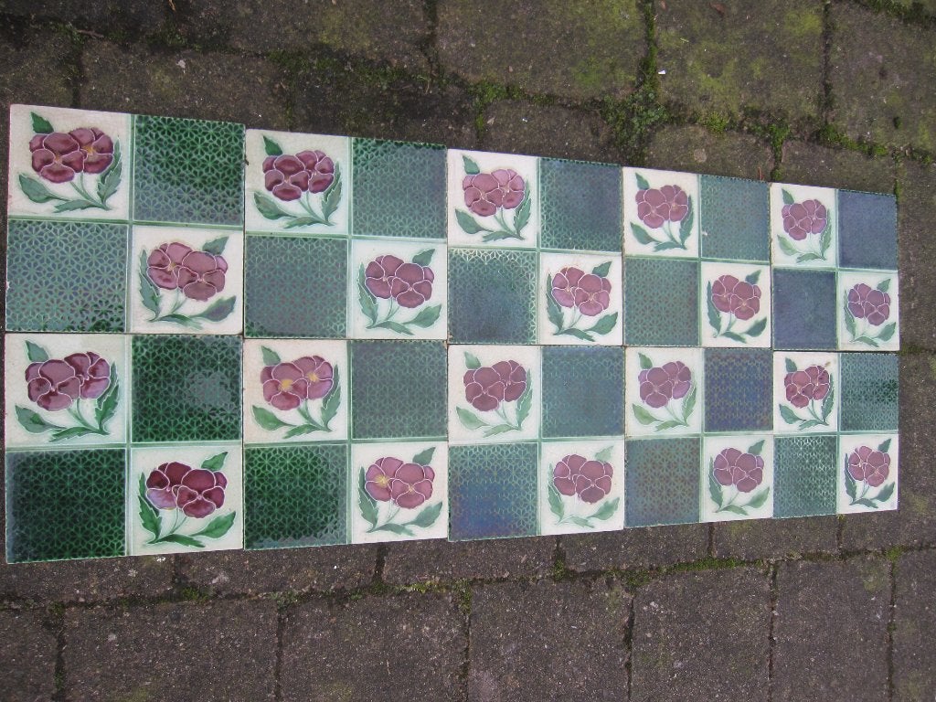 10 antieke wandtegels, groen met rode bloem 15x15cm