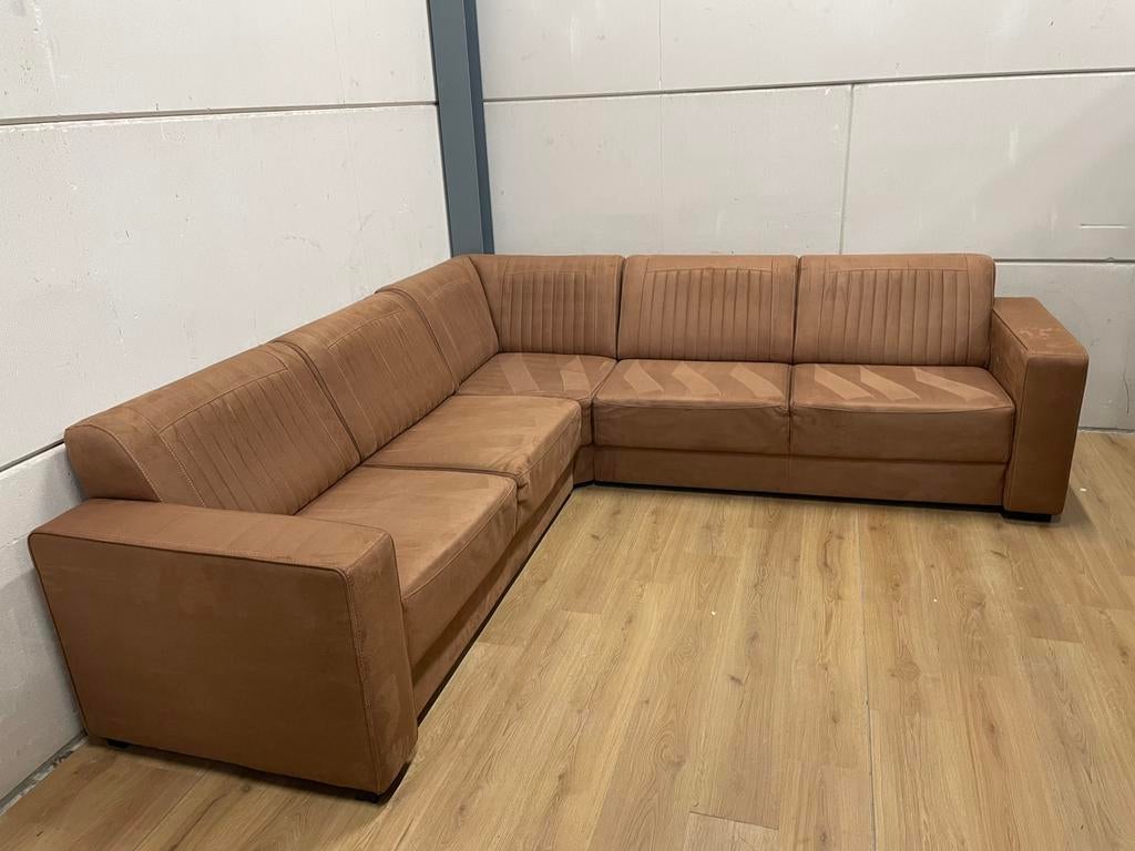 Mooie luxe suede cognac bruine hoekbank - GEREINIGD!!!