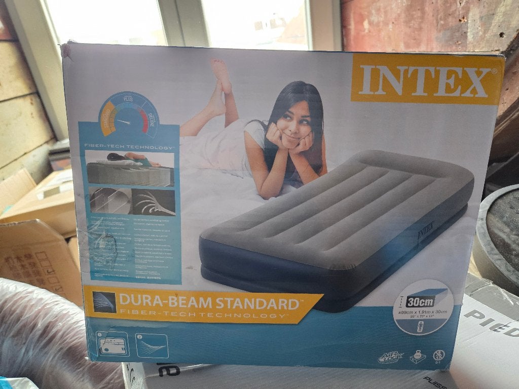 Intext inflatable mattress 99 x 191 cm, with built-in pump, Ophalen of Verzenden, Zo goed als nieuw, 1-persoons