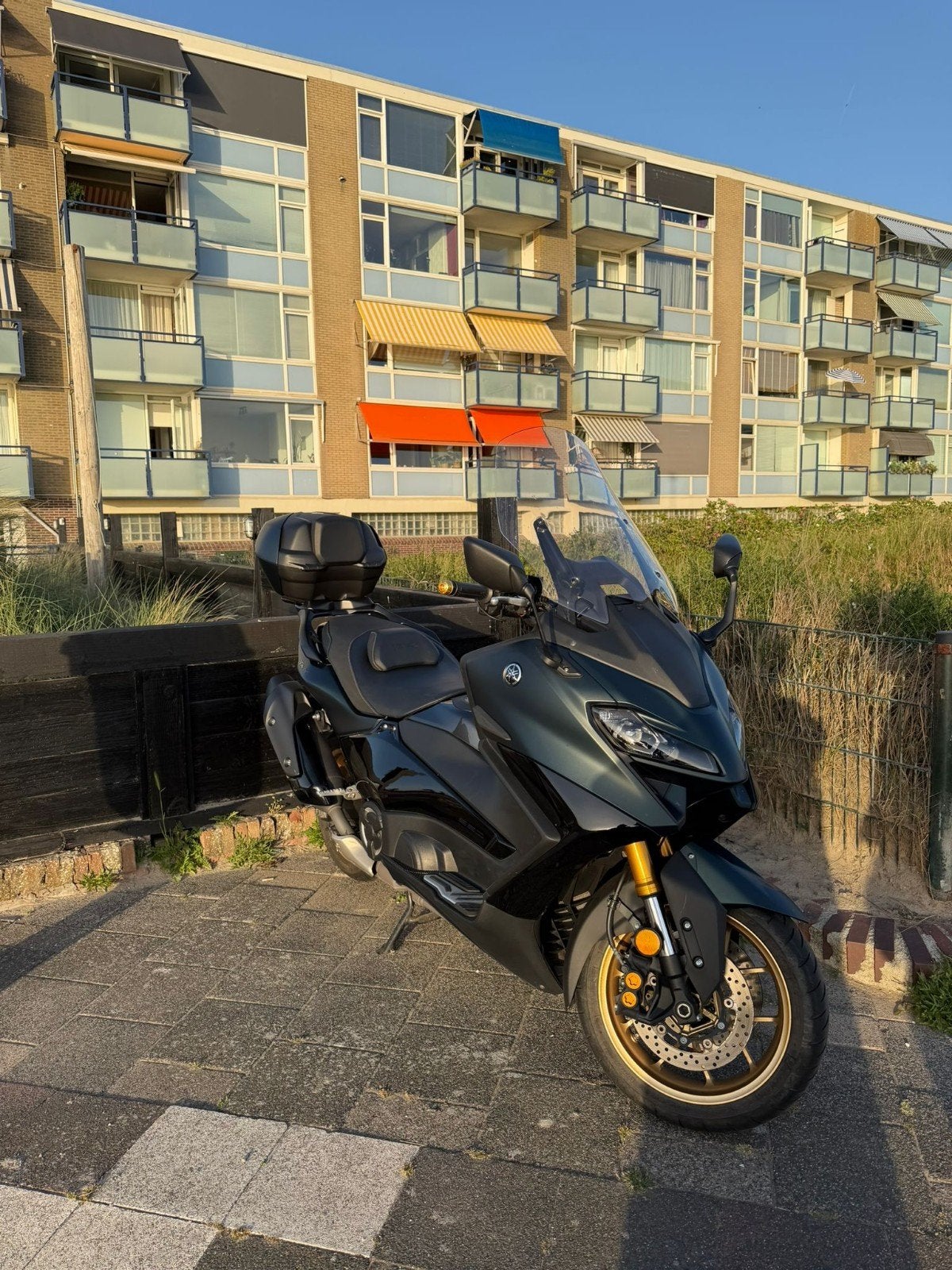Yamaha Tmax Techmax Dark Petrol Full Option 2022, Motoren, 562 cc, Particulier, Handvatverwarming, Minimaal motorrijbewijs A2