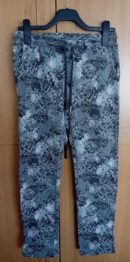 Bedrukte broek van jogging stof – maat 36/38, Zwart, Ophalen of Verzenden, Zo goed als nieuw, Maat 36 (S)