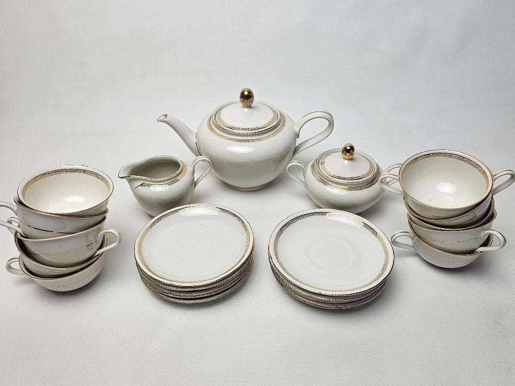 % Vintage Ivory China Servies met Olifant Logo, Antiek en Kunst, Ophalen