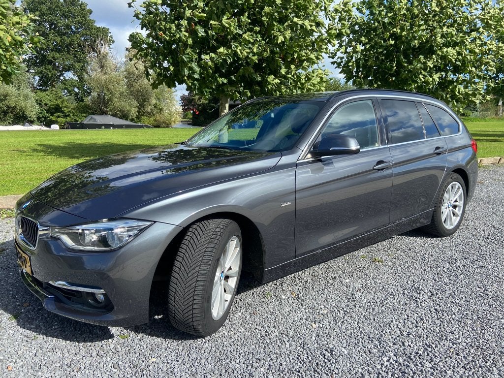 BMW 3-Serie 320i 184pk Aut 2017 Grijs high executive, Auto's, 1998 cc, Achterwielaandrijving, 1800 kg, Zwart