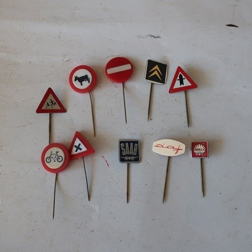 Speldje auto verkeer DAF SAAB SHELL Citroen verkeersbord SET, Verzamelen, Ophalen of Verzenden, Gebruikt, Transport, Speldje of Pin